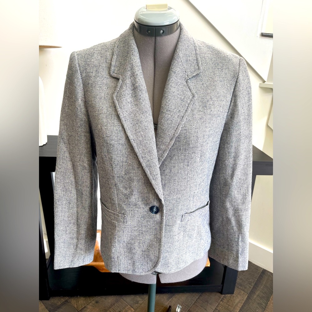 Pendleton women’s blazer. 100% wool, size small.